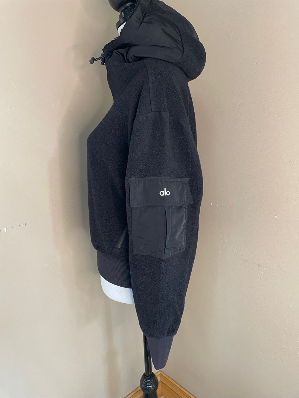 Alo Women’s Black Sherpa Funnel Neck Fleece Hoodie, Small - Picture 3 of 7